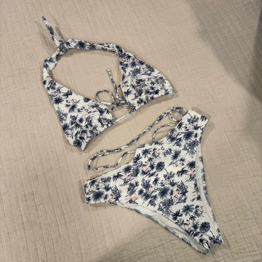 Abercrombie & Fitch Blue Floral Bikini - Picture 1 of 4